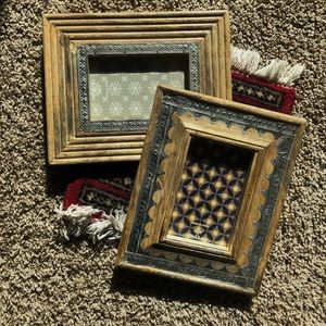 2 metal overlay picture frames 4x6